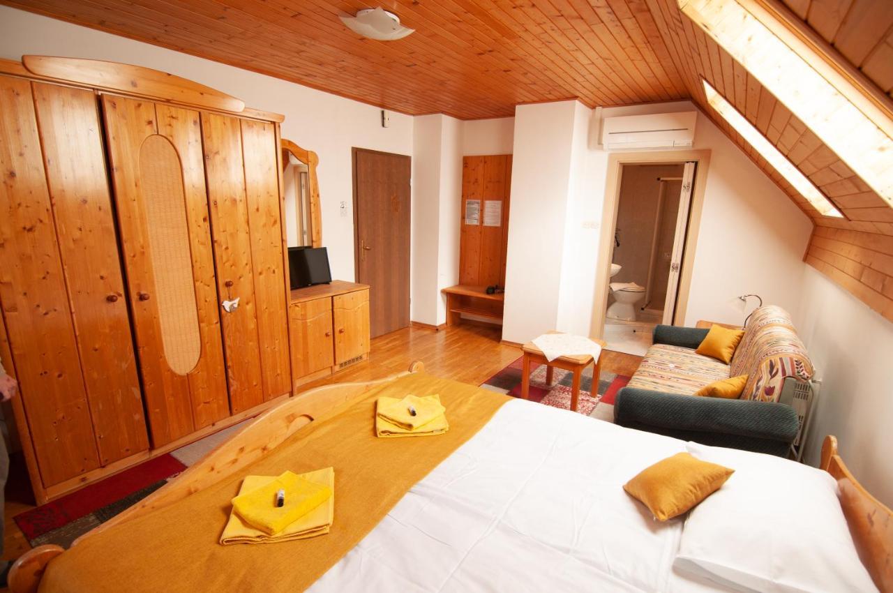 Guest House Vila Korosec โบเว็ก ภายนอก รูปภาพ