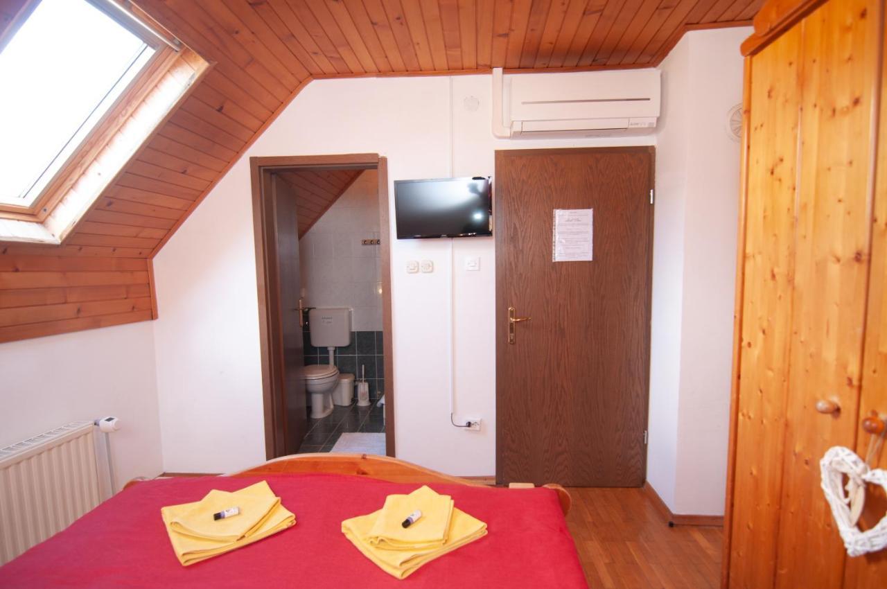 Guest House Vila Korosec โบเว็ก ภายนอก รูปภาพ