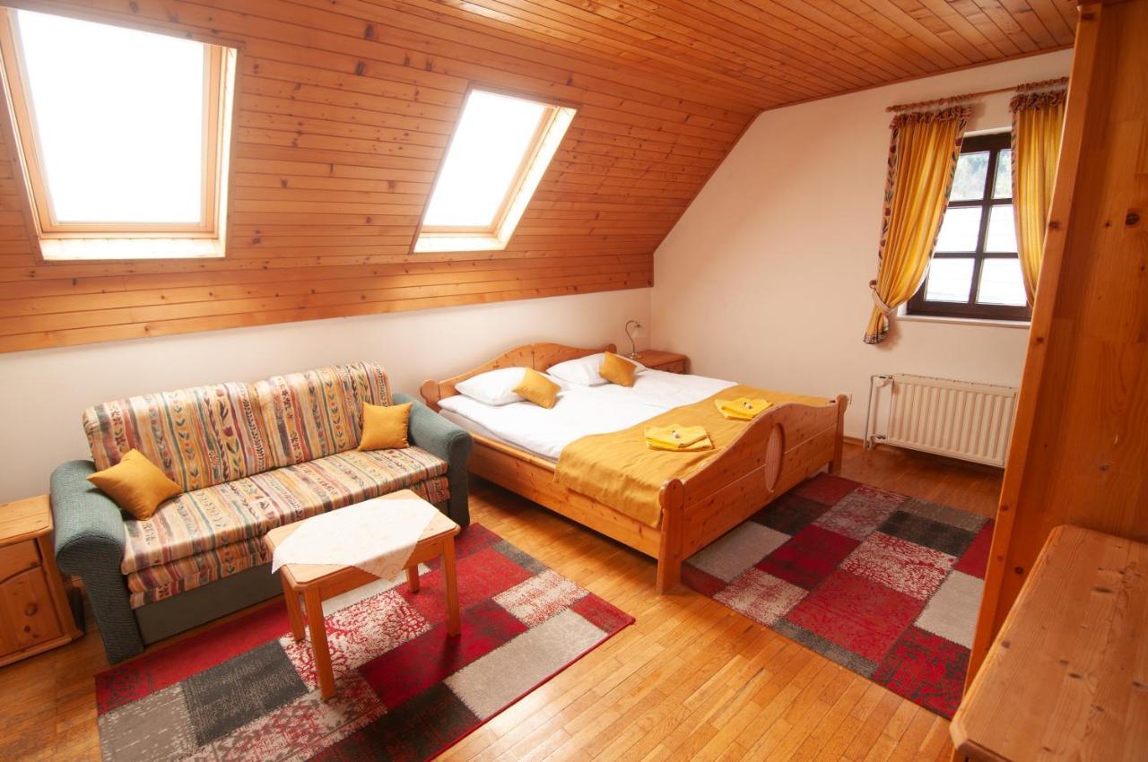 Guest House Vila Korosec โบเว็ก ภายนอก รูปภาพ