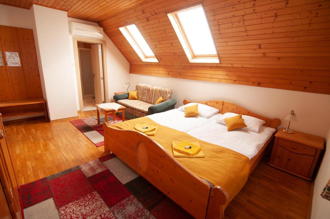 Guest House Vila Korosec โบเว็ก ภายนอก รูปภาพ