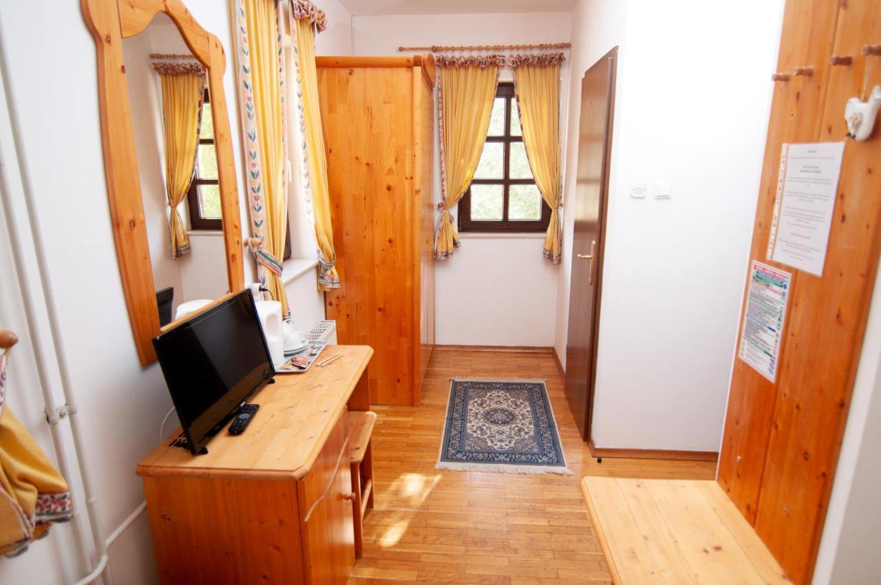 Guest House Vila Korosec โบเว็ก ภายนอก รูปภาพ