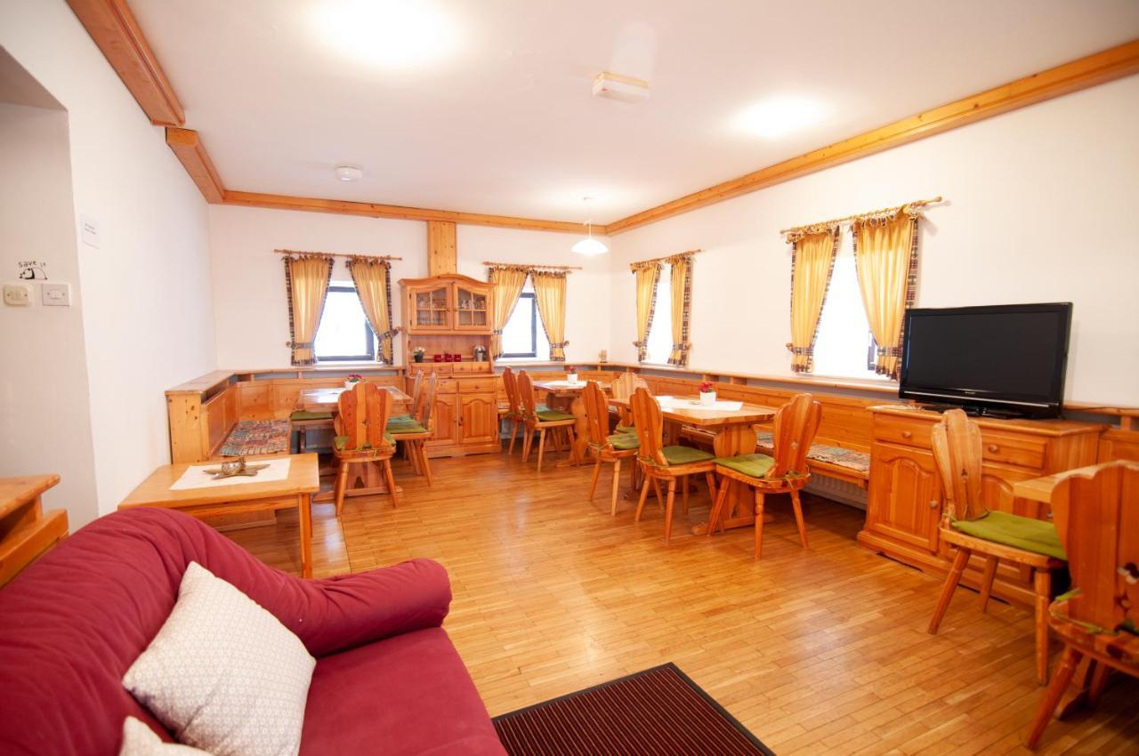 Guest House Vila Korosec โบเว็ก ภายนอก รูปภาพ