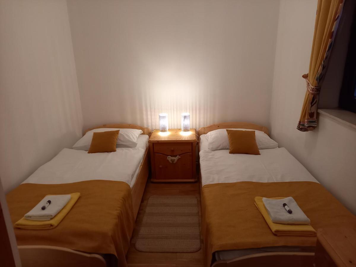 Guest House Vila Korosec โบเว็ก ภายนอก รูปภาพ