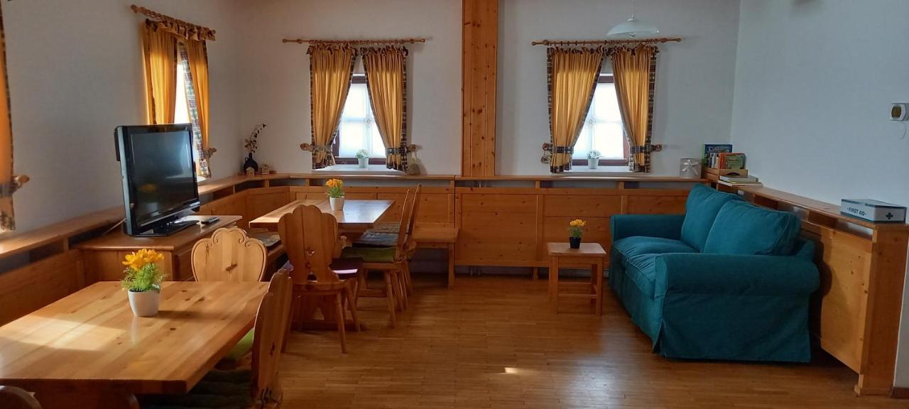 Guest House Vila Korosec โบเว็ก ภายนอก รูปภาพ