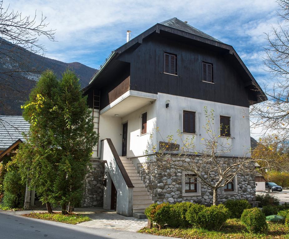 Guest House Vila Korosec โบเว็ก ภายนอก รูปภาพ